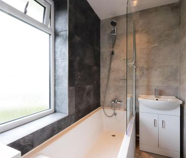 2 bedroom semi-detached house to rent - Photo 6