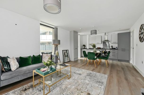 Farnborough Road, Farnborough, Hampshire, GU14 - Photo 1