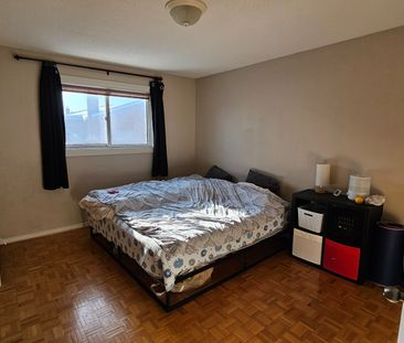 For Lease - 121 Badessa Circle, Vaughan, Ontario - Photo 5