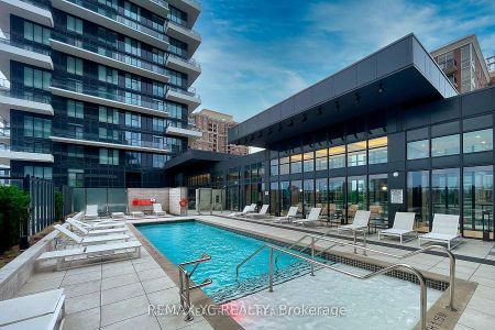 For Lease - 20 Inn on The Park Unit# 436, Toronto, Ontario - Photo 5