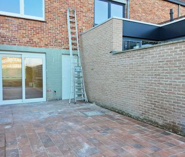 Volledig gerenoveerde woning met ruime tuin te huur! - Foto 2