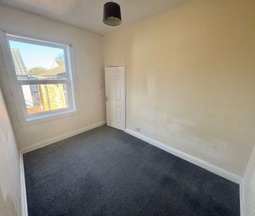 Spring Bank, Hull - Photo 1