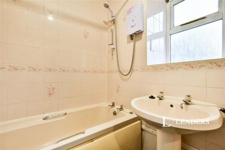 2 bedroom flat to rent - Photo 4