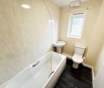 3 bedroom semi-detached house to rent - Photo 6