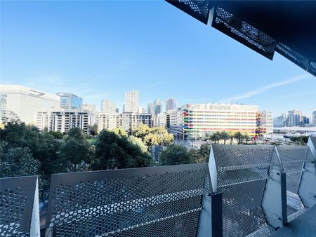 501/18 Waterview Walk - Photo 2
