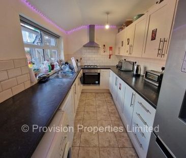 5 Bedroom Brudenell Mount - Photo 2