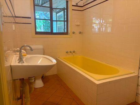 Great Family Home - Photo 2