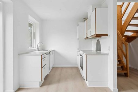 Dejligt rækkehus i grønt område og med 1. sal - Photo 4