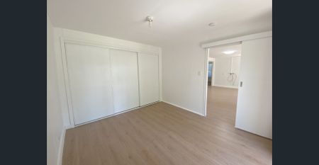 Renovated cottage with separate studio - walk to the lake - Photo 4