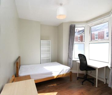 3 bedroom flat to rent - Photo 3