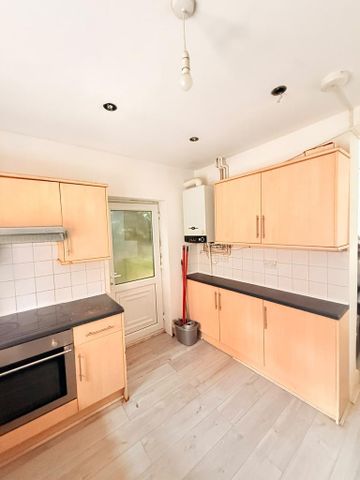 4 bedroom terraced house to rent - Photo 5