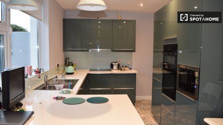 Room for rent in 3-bedroom apartment in Raheny, Dublin - Photo 3