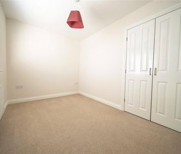 4 bedroom detached house to rent - Photo 2
