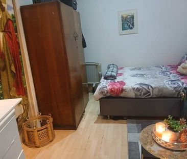 Room in a Shared House, Barking, IG11 - Photo 2