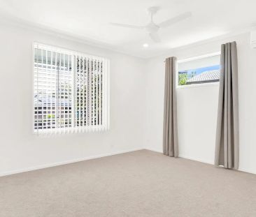 Renovated post War - Photo 5