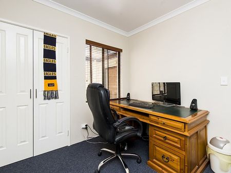 Modern Street Front Villa - Photo 4