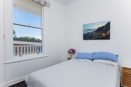 Oh so close to the beach! - Photo 3