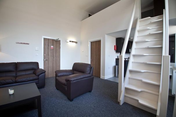 1 bedroom in a flat share to rent - Photo 1