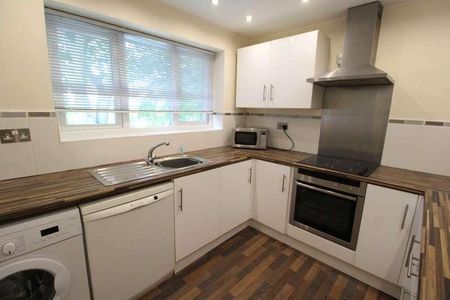 Bury New Road, Prestwich, M25 - Photo 2