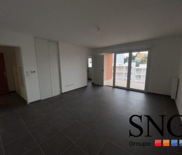 BEAU T4 AVEC LOGGIA ET DEUX PARKINGS - Photo 2