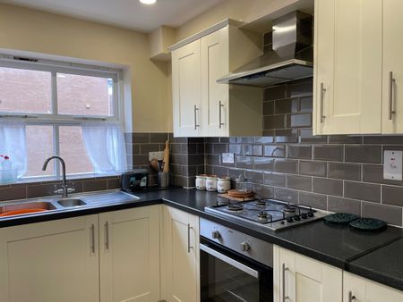 Room in a Shared House, Elm Park, RG30 - Photo 5