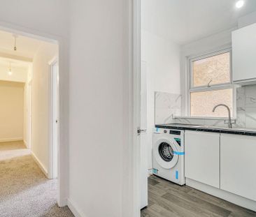 3 bedroom flat to rent - Photo 6