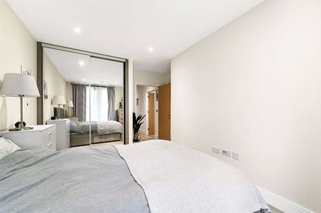 A beautifully appointed one bedroom apartment situated on the ground floor of this fine well run development, wonderfully located Borough. - Photo 4