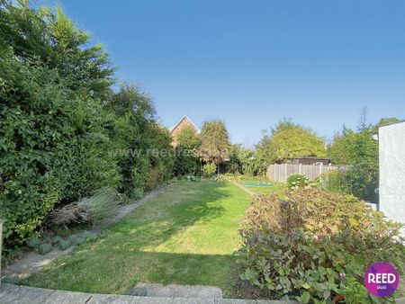 3 bedroom semi-detached bungalow to rent - Photo 3