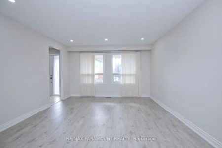 Property For Lease | W9294429 - Photo 2