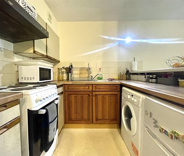 1 Bedroom Flat - Purpose Built To Let - Photo 2