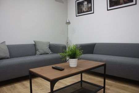 Room with double bed in Puerta del Sol - Photo 3