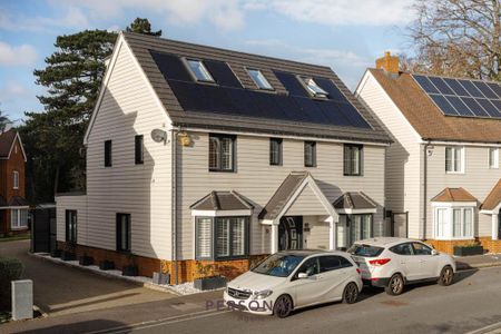 4 bedroom detached house to rent - Photo 4