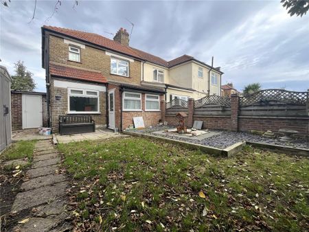 3 bedroom semi-detached house to rent - Photo 2