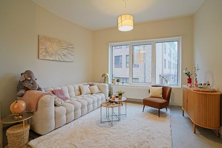 Ruim en lichtrijk 2 slaapkamer appartement in het centrum van Sint-Niklaas - Photo 2