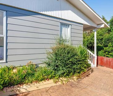 Renovated 3-Bedroom Home with Brand New Carpet in Bayview - Photo 5