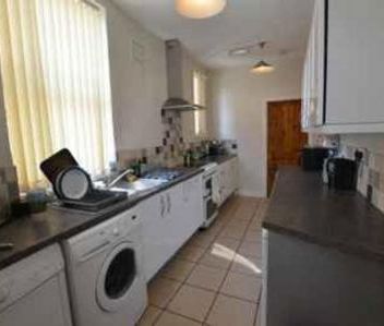 Knighton Fields Road East, Leicester - Photo 2