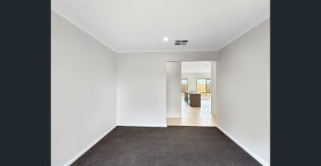 🏡 Brand New 4-Bedroom House in Eynesbury - Photo 2