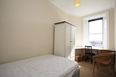 3 bedroom flat to rent - Photo 4