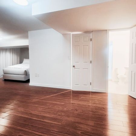 For Lease - 4 Daniel Reaman Crescent, Vaughan, Ontario - Photo 4