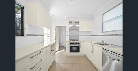Charming 3-Bedroom Cottage in the Heart of Balmain - Photo 5