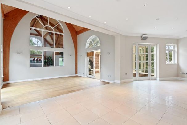 Chestnut Avenue, St Georges Hill, Weybridge, Surrey, KT13 0LA - Photo 1