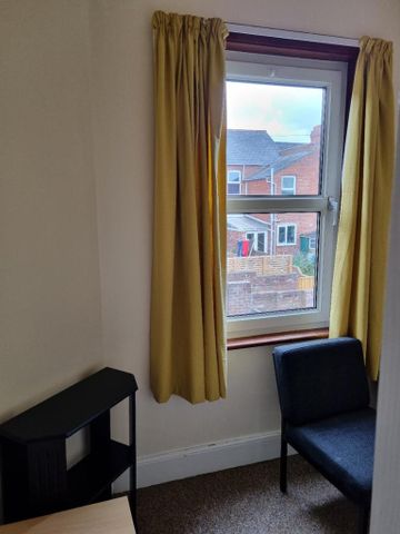 4 bedroom terraced house to rent - Photo 2