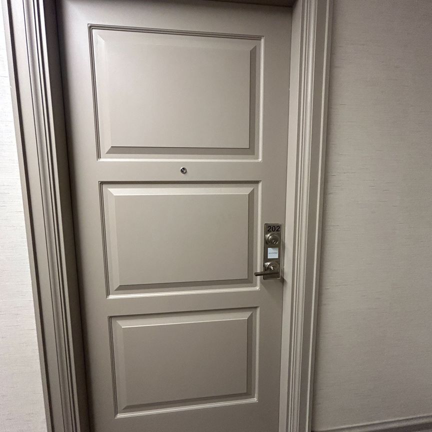 For Lease - 36 Elm Drive Unit# 202, Mississauga, Ontario - Photo 1