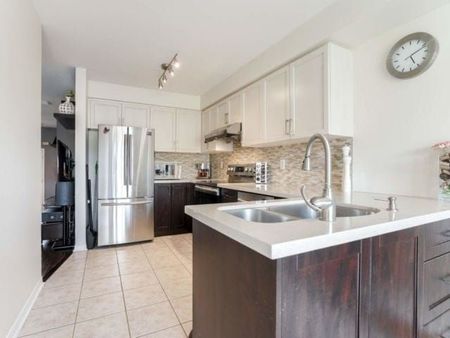 For Lease - 10 LODGEWAY Drive, Vaughan, Ontario - Photo 4