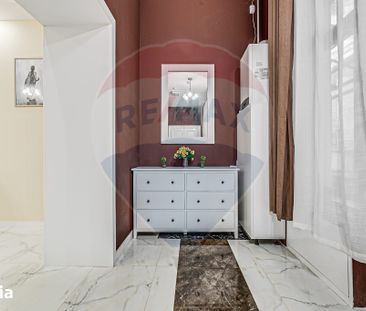 Apartament cu 3 camere pretebil pentru cabinet sau rezidential - Fotografie 1