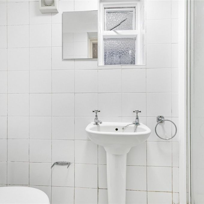 Cavendish Road, London, SW12 - Photo 1