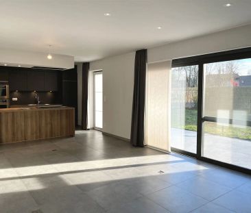 Hoekwoning - Photo 1