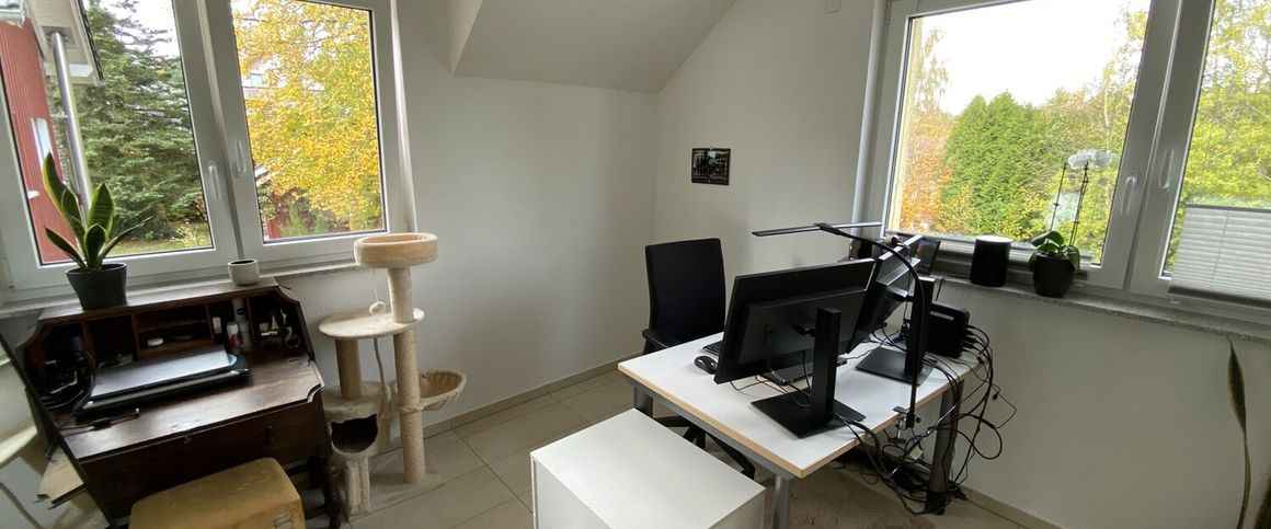 Helle 3-Zimmer-Maisonette-Wohnung mit großem Balkon und PKW-Stellplatz! - Foto 1