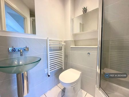 2 bedroom flat to rent - Photo 4
