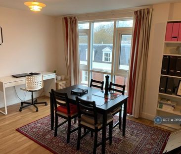 2 bedroom flat to rent - Photo 2